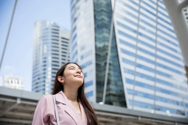 A happy woman in a city