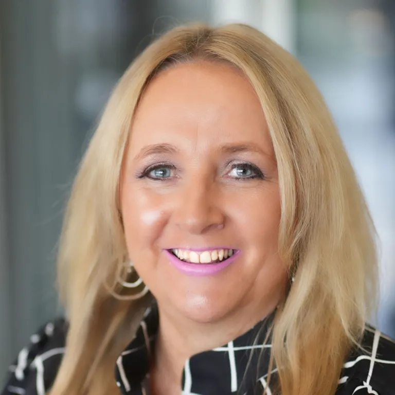 Teresa Vallis Headshot